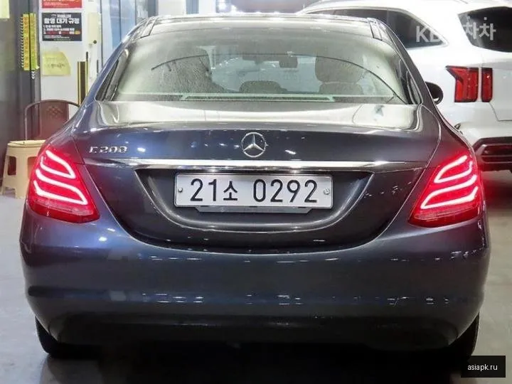 Mercedes-Benz C-Class 5