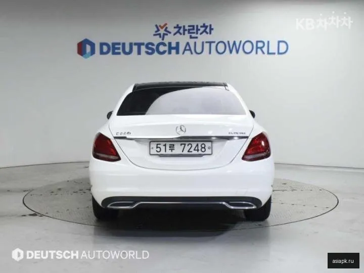 Mercedes-Benz C-Class 4