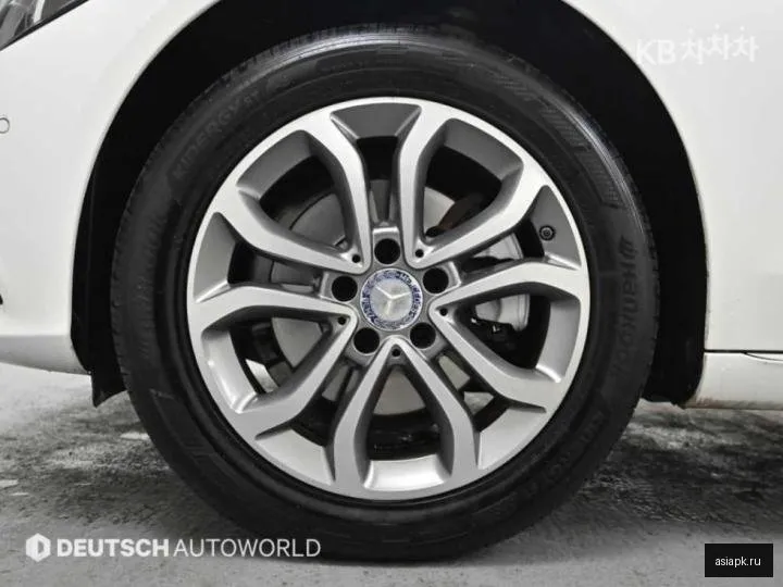 Mercedes-Benz C-Class 5