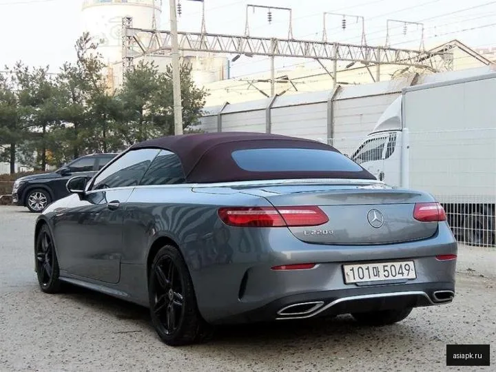 Mercedes-Benz E-Class 3