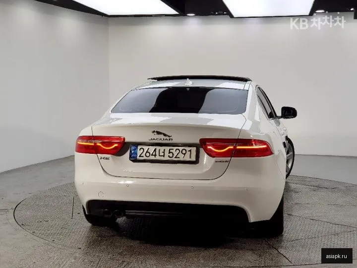 Jaguar XE 3