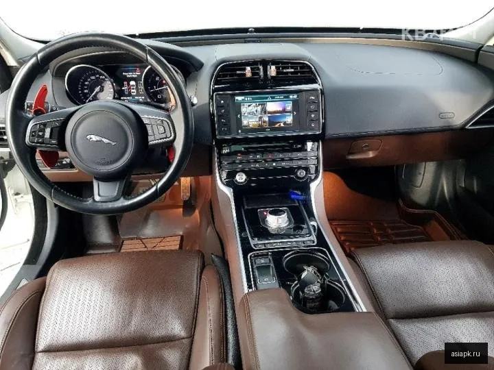 Jaguar XE 5