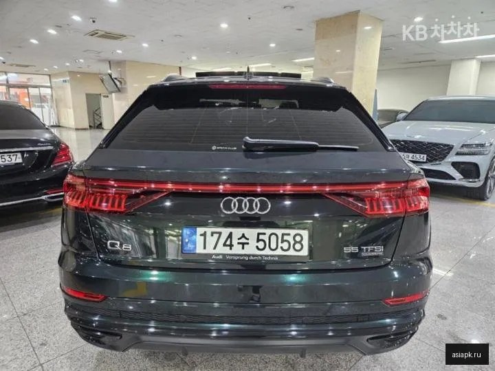 Audi Q8 4