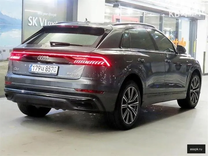 Audi Q8 4