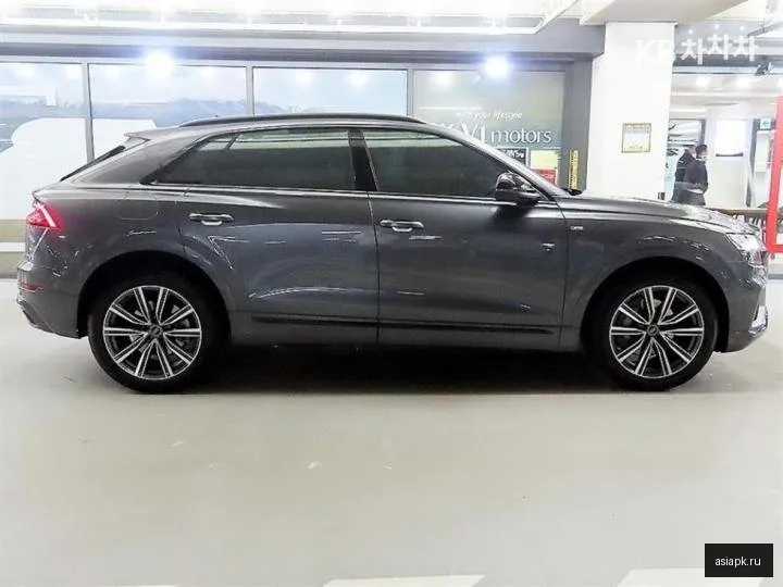 Audi Q8 3