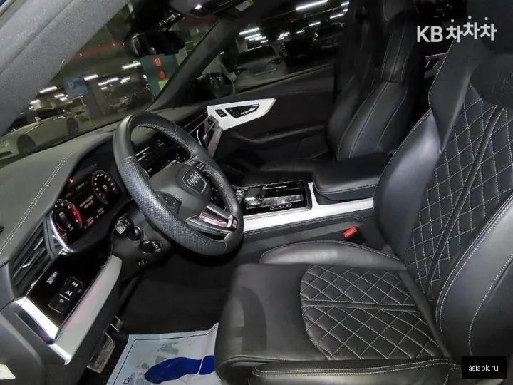 Audi Q8 6