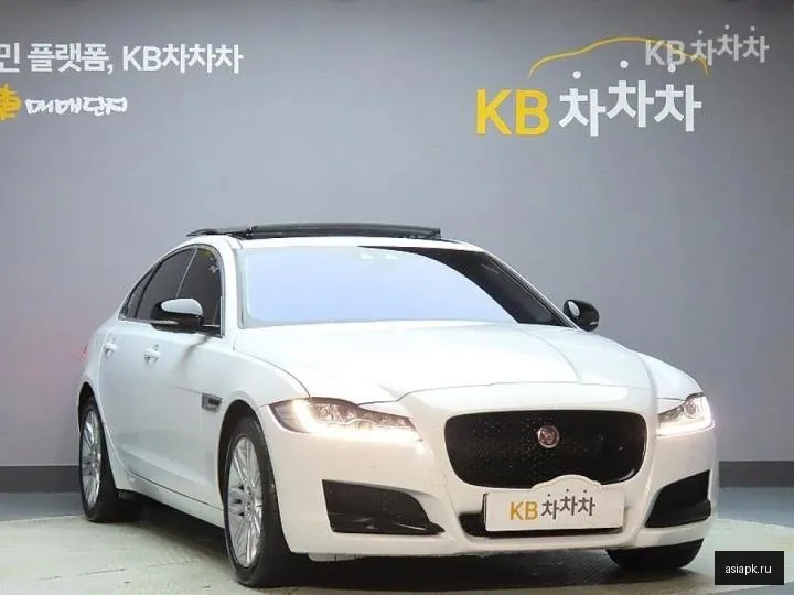 Jaguar XF 3