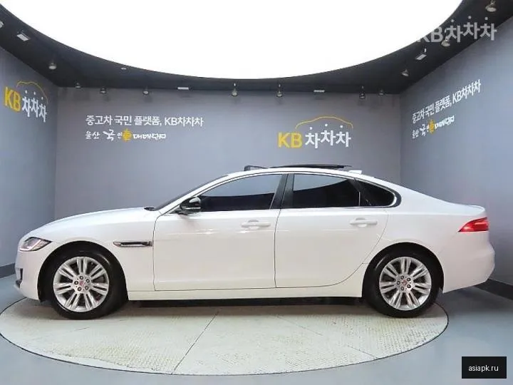 Jaguar XF 5