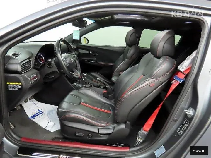Hyundai Veloster 5