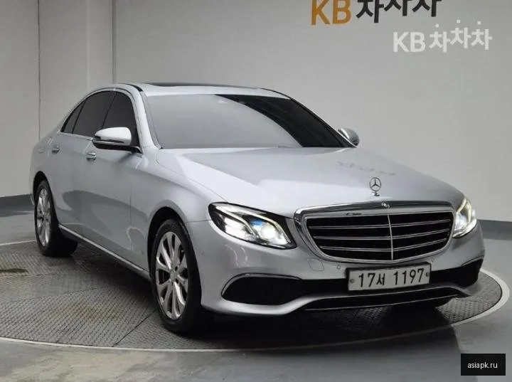 Mercedes-Benz E-Class 2