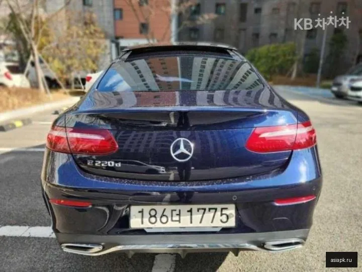 Mercedes-Benz E-Class 2