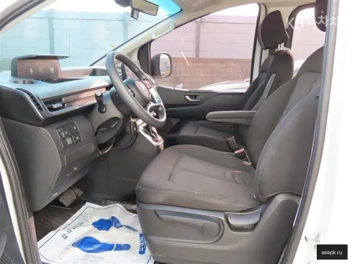 Hyundai Staria 6