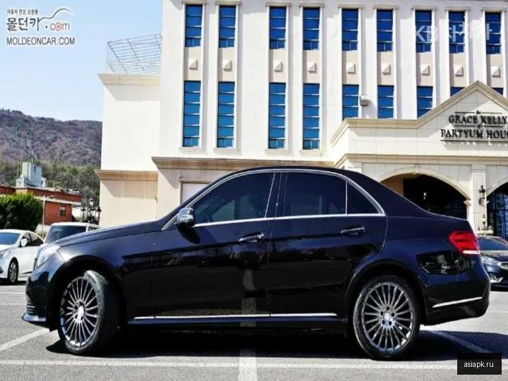 Mercedes-Benz E-Class 4