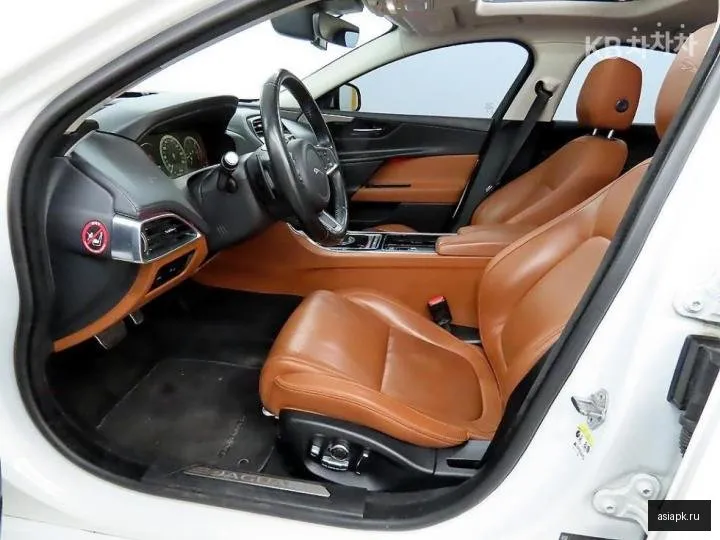 Jaguar XE 4