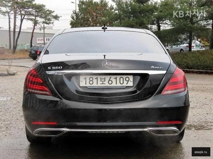 Mercedes-Benz S-Class 4