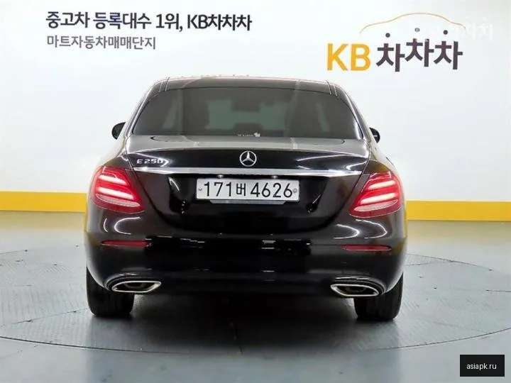 Mercedes-Benz E-Class 3