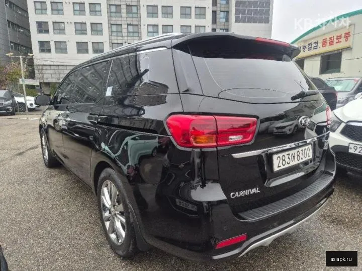 Kia Carnival 4