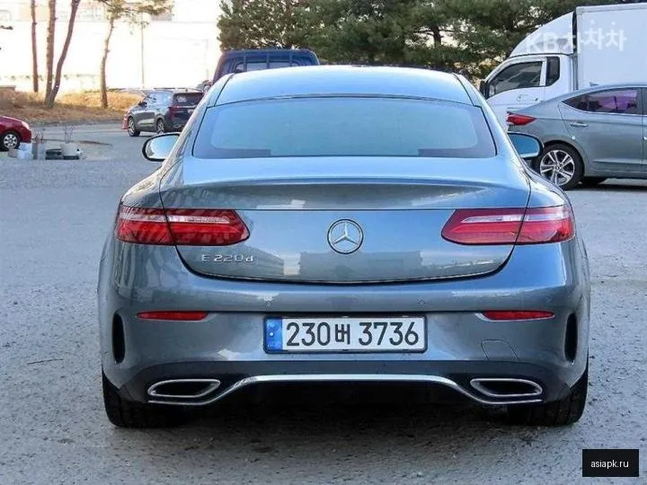 Mercedes-Benz E-Class 4