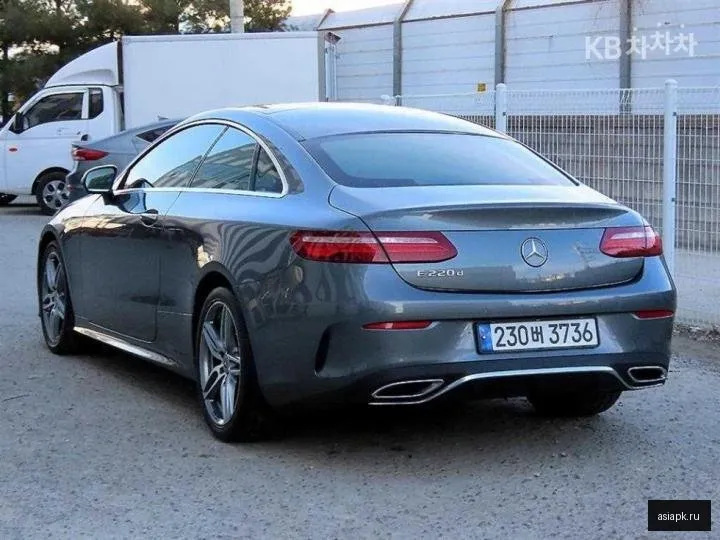 Mercedes-Benz E-Class 3