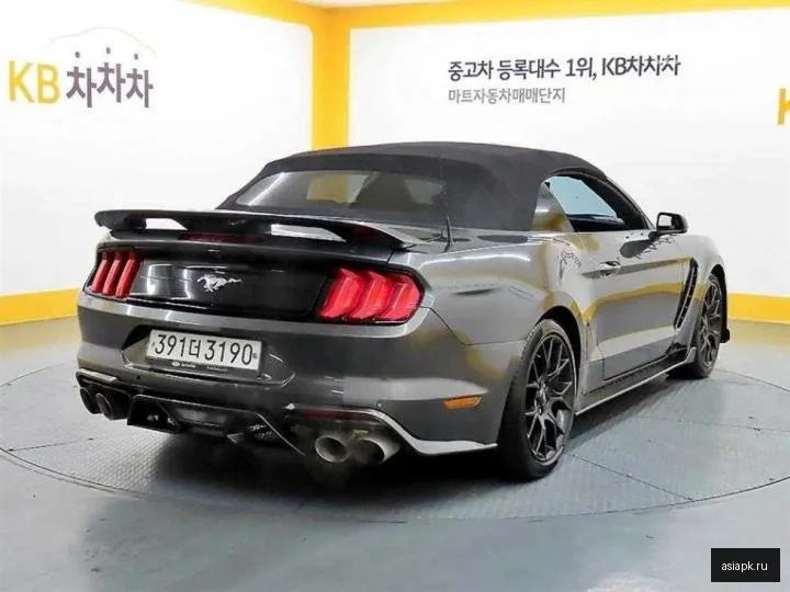 Ford Mustang 4