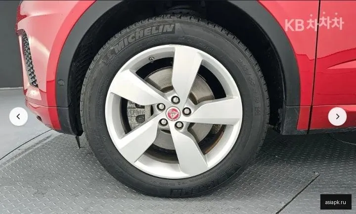 Jaguar E-Pace 5