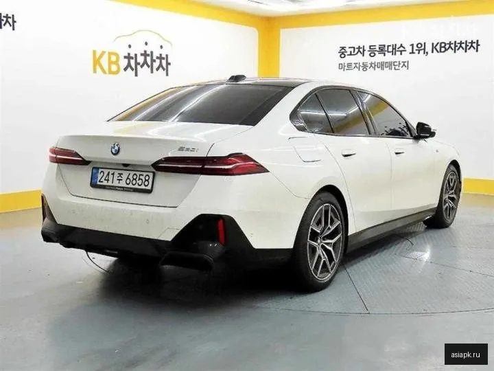BMW 5-Series 4