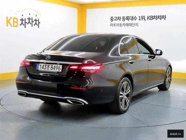 Mercedes-Benz E-Class 4