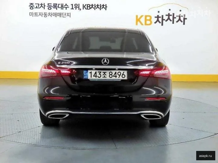Mercedes-Benz E-Class 3