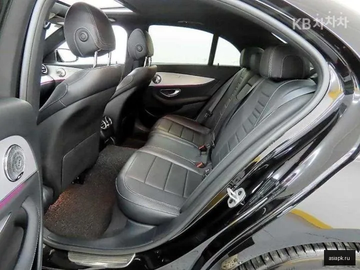 Mercedes-Benz E-Class 6