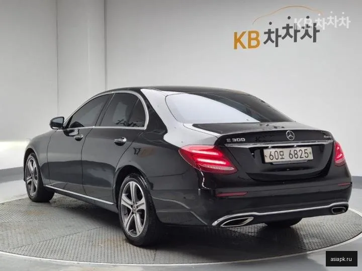 Mercedes-Benz E-Class 2