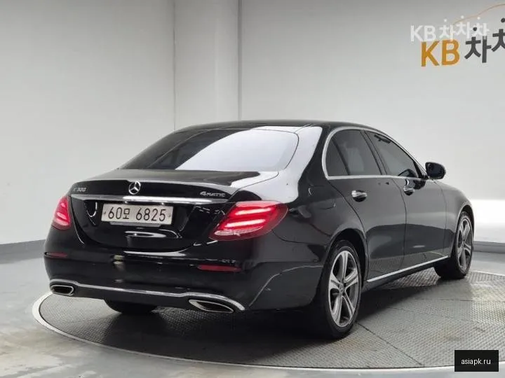 Mercedes-Benz E-Class 3