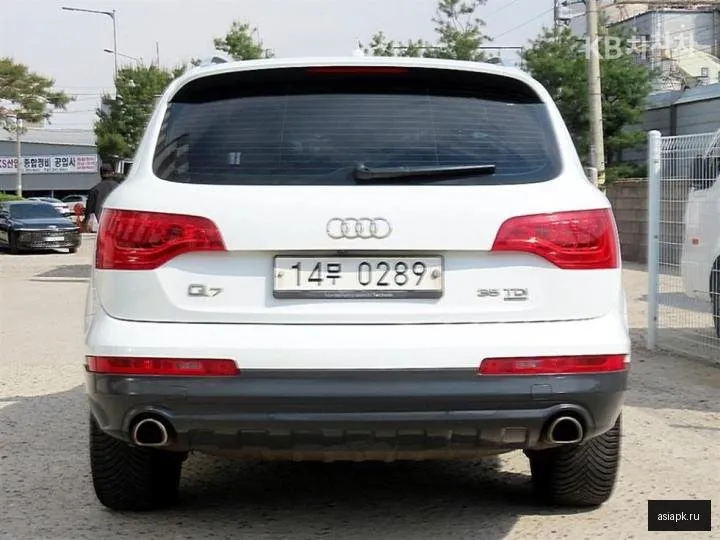 Audi Q7 4