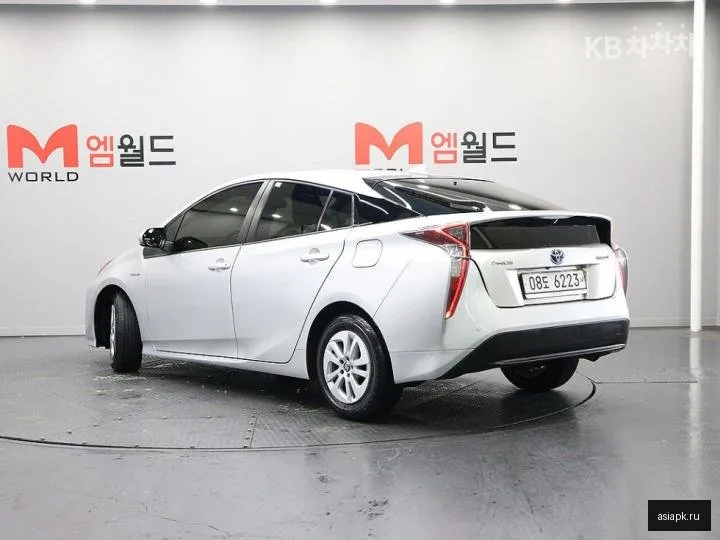 Toyota Prius 4