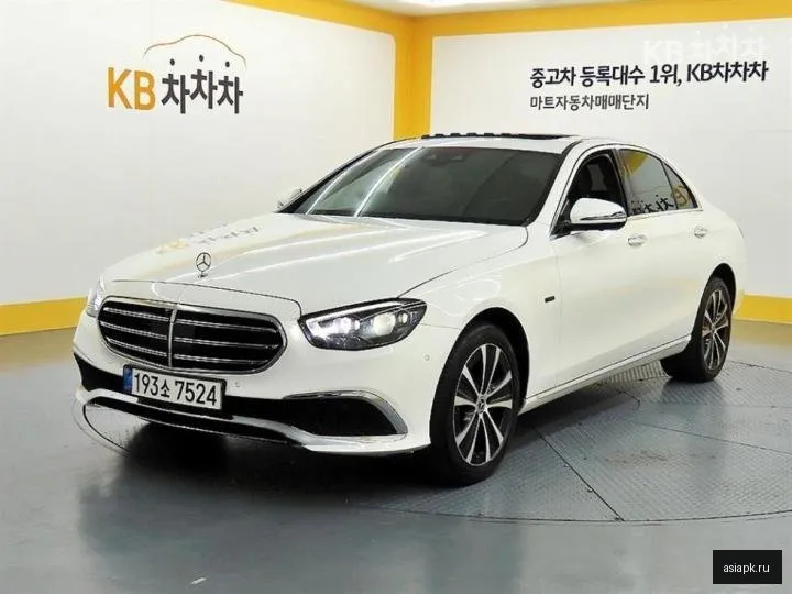 Mercedes-Benz E-Class 2