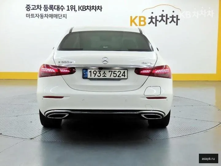 Mercedes-Benz E-Class 3