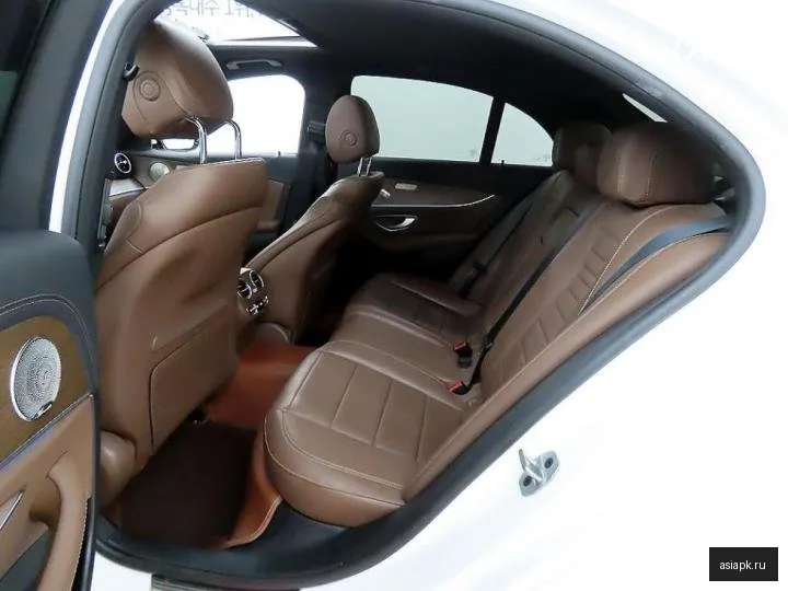Mercedes-Benz E-Class 6
