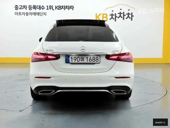 Mercedes-Benz E-Class 3
