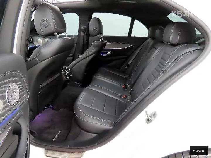 Mercedes-Benz E-Class 6