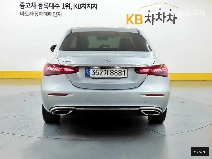 Mercedes-Benz E-Class 3