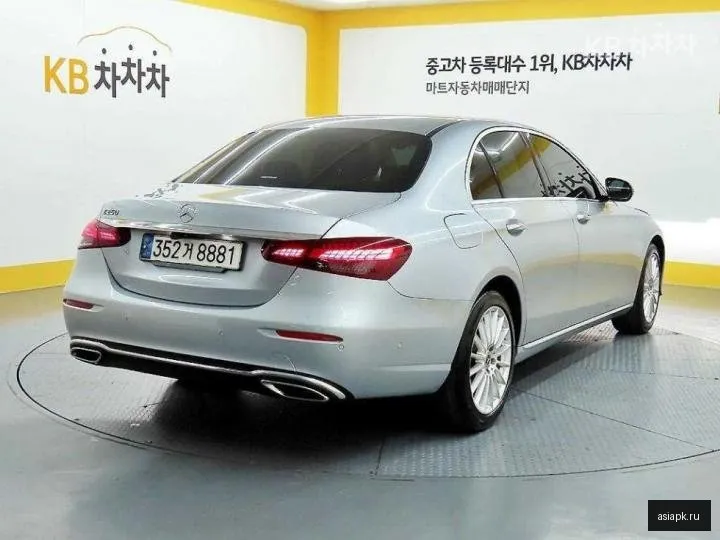 Mercedes-Benz E-Class 4