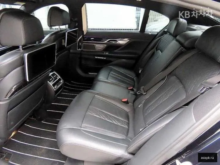 BMW 7-Series 6
