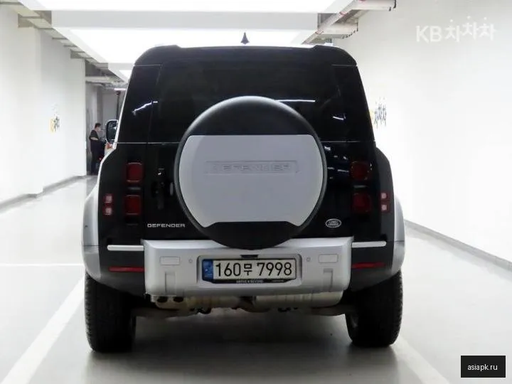 Land Rover Defender 3