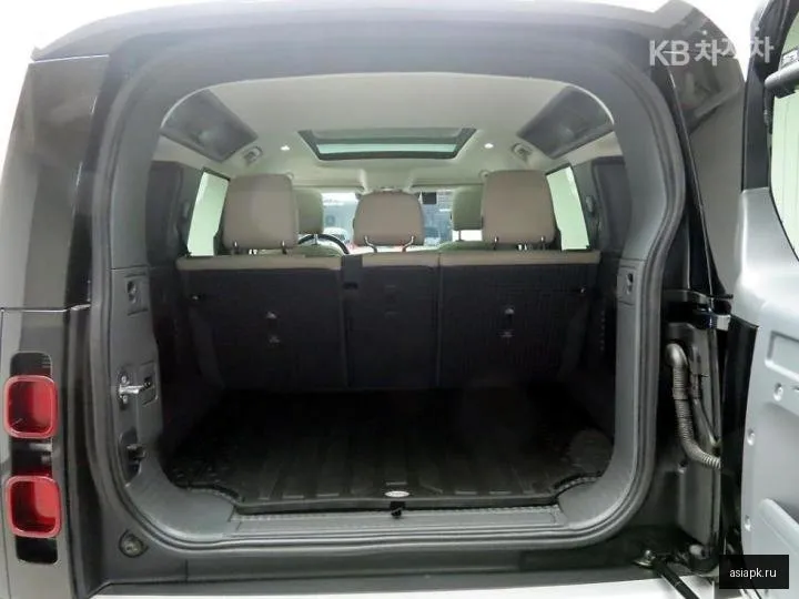Land Rover Defender 5
