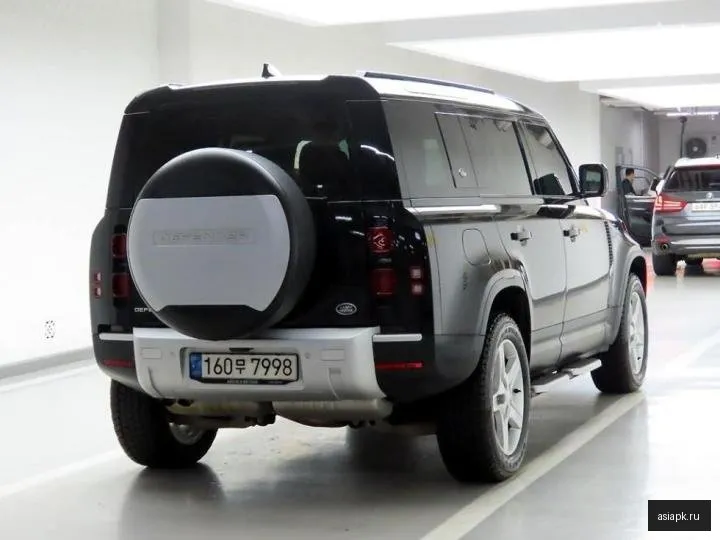 Land Rover Defender 4