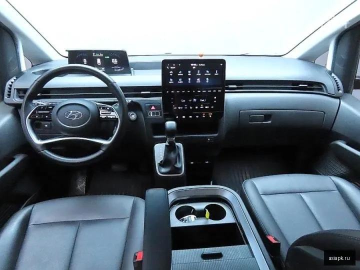 Hyundai Staria 6