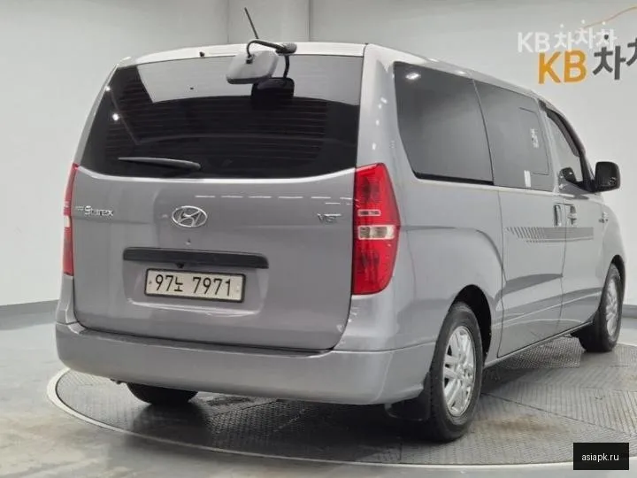 Hyundai Starex 3