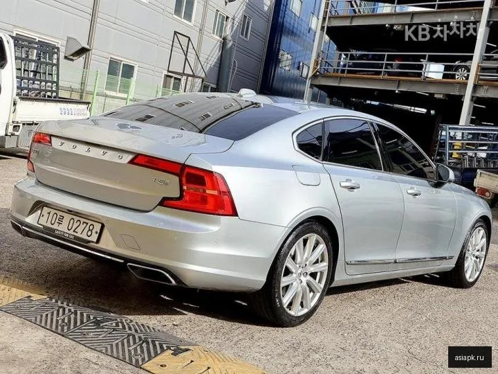 Volvo S90 4
