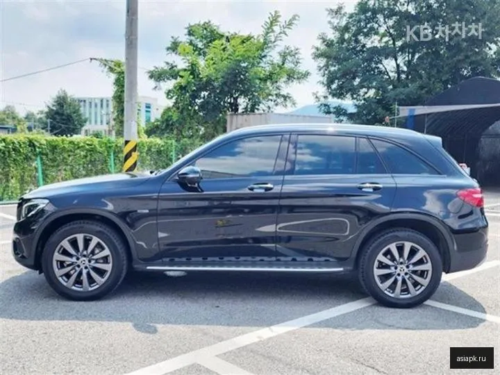 Mercedes-Benz GLC-Class 6