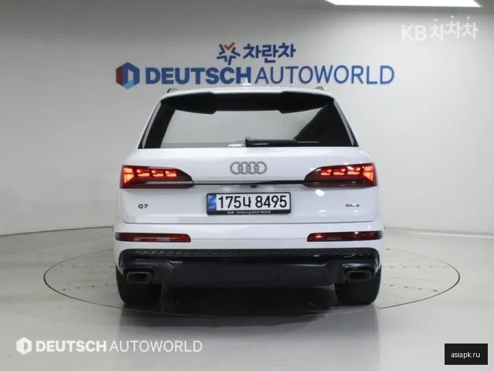 Audi Q7 4