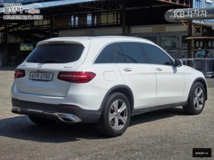 Mercedes-Benz GLC-Class 4